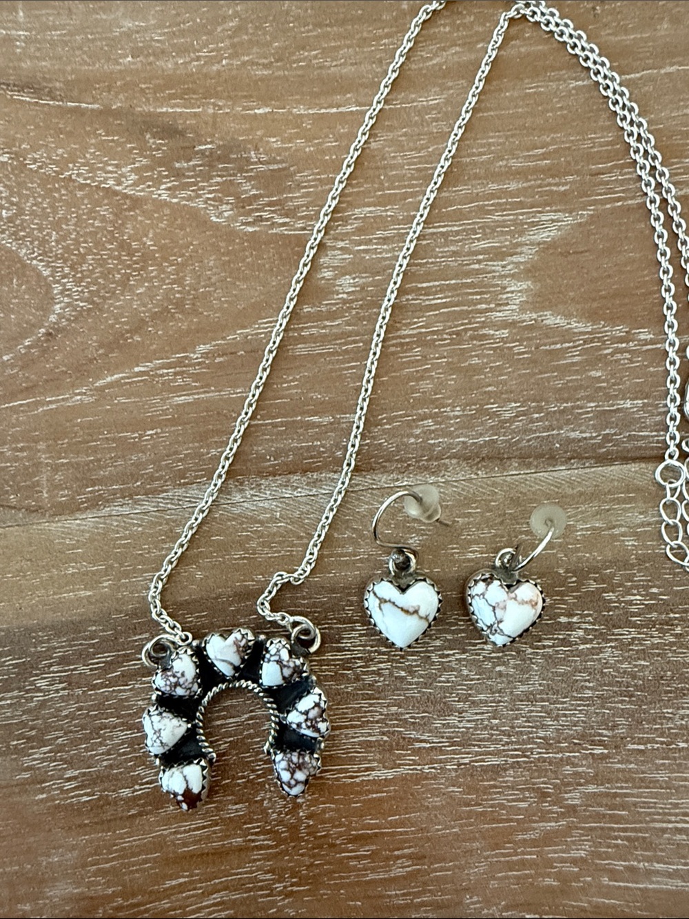 NWOT White Horse Heart Pendant Necklace and Earrings Set